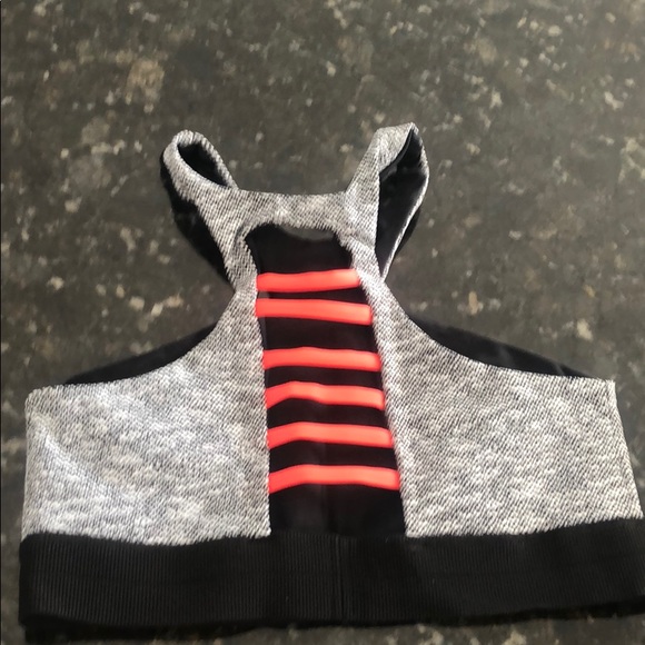 Sports bra not lululemon but excellent quality - Picture 2 of 4